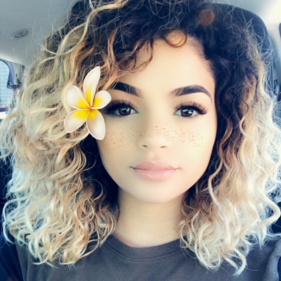 I AM BACK! Hello from your fellow posher! 💕 - Picture 2 of 3